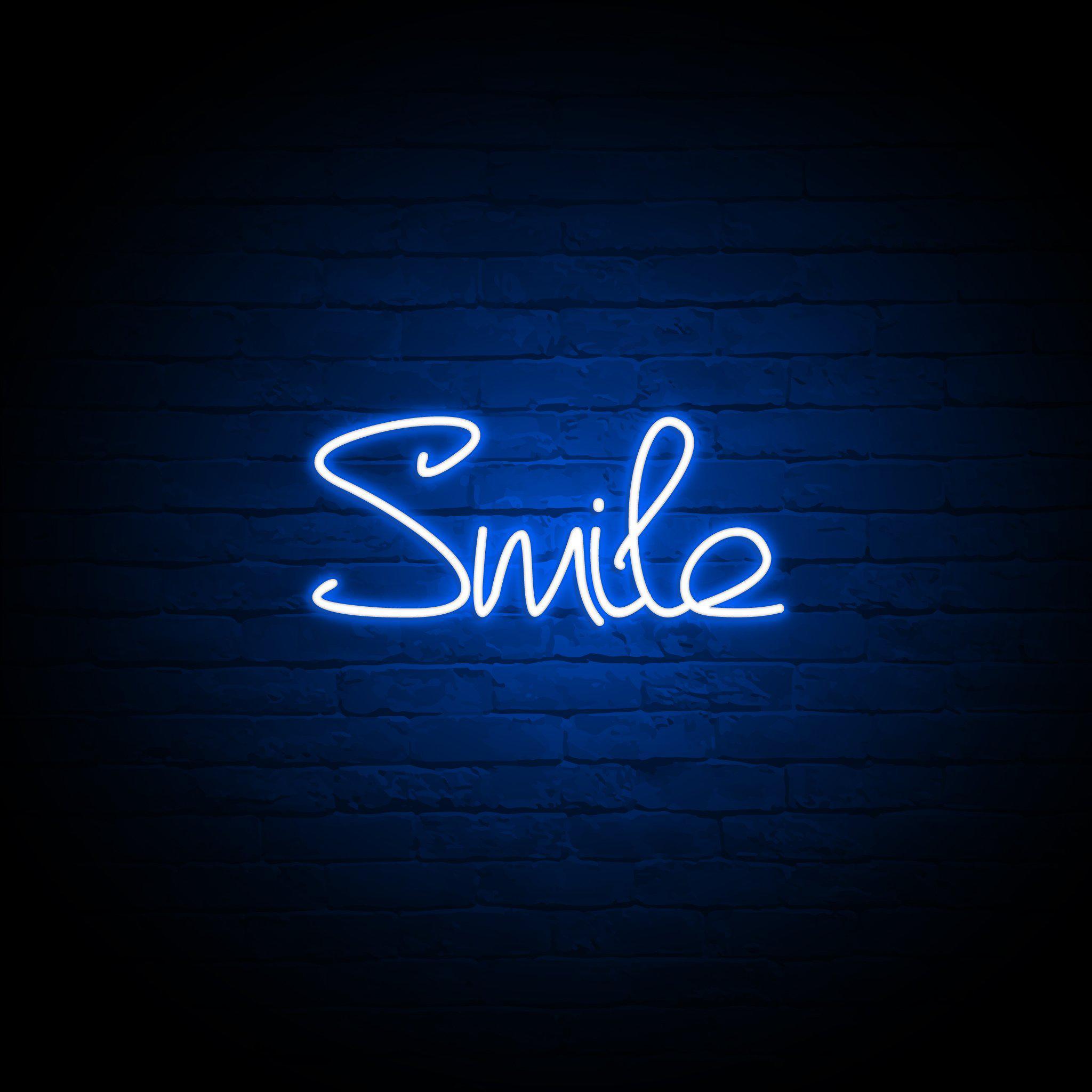 'SMILE' NEON SIGN - NeonFerry